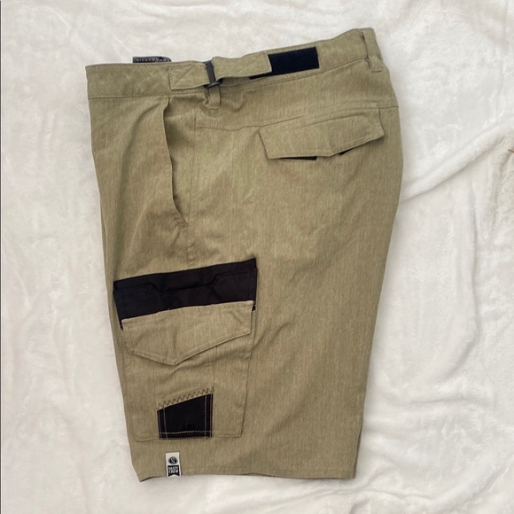 Salty Crew Men's Tan Cargo Shorts - Picture 1 of 11